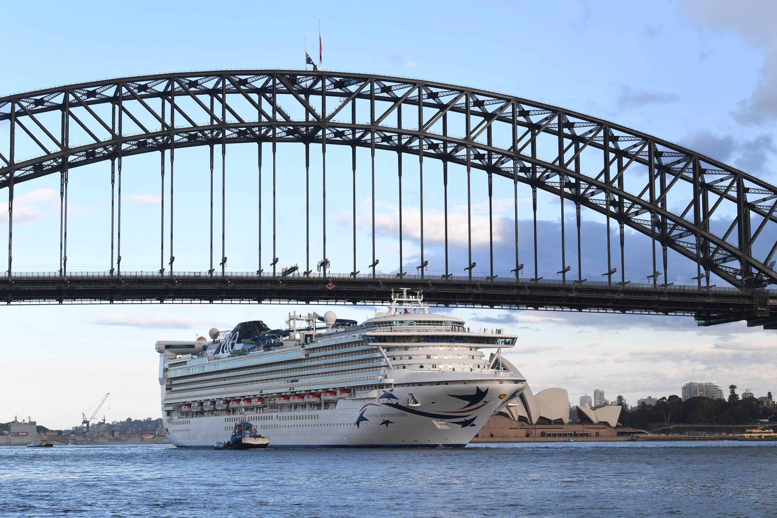 P&O Cruises ship tallest to sail under Sydney Harbour Travel
